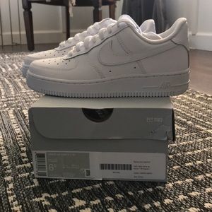 Women’s White Nike Air Force 1 - Size 6.5